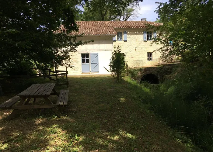 Le Moulin Du Pont De Matar 펜션